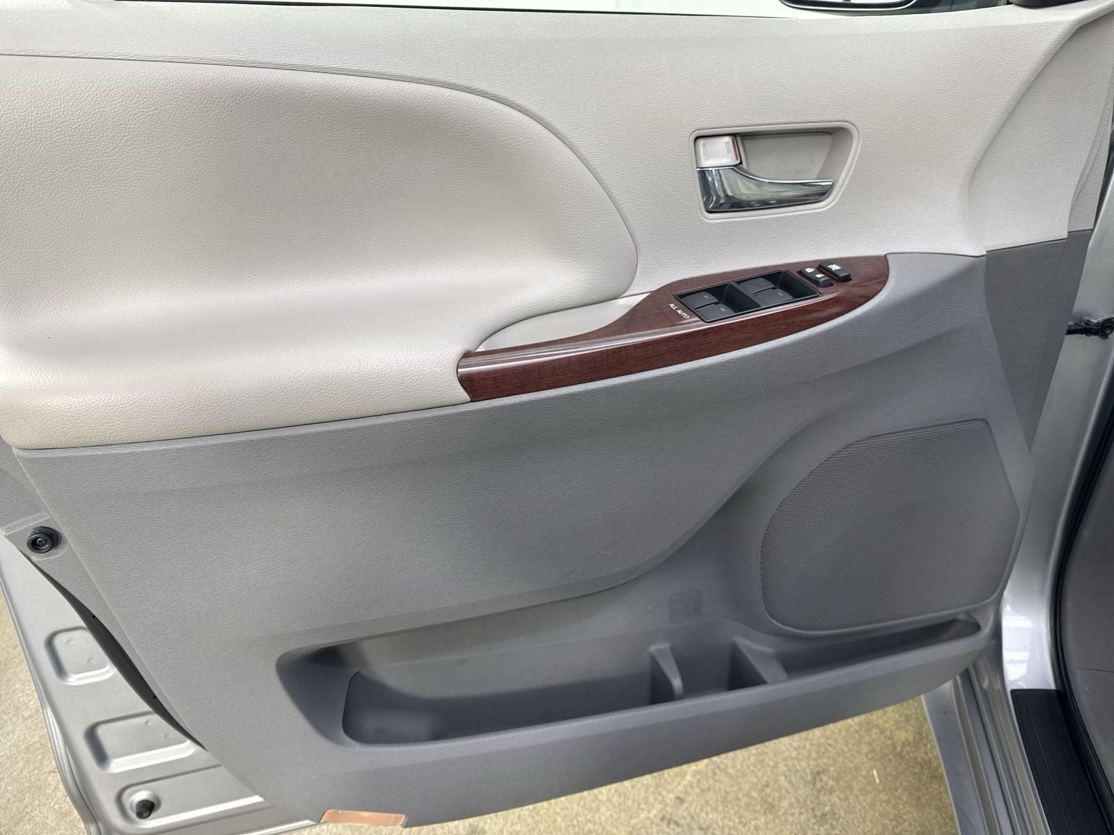 2014 Toyota Sienna XLE