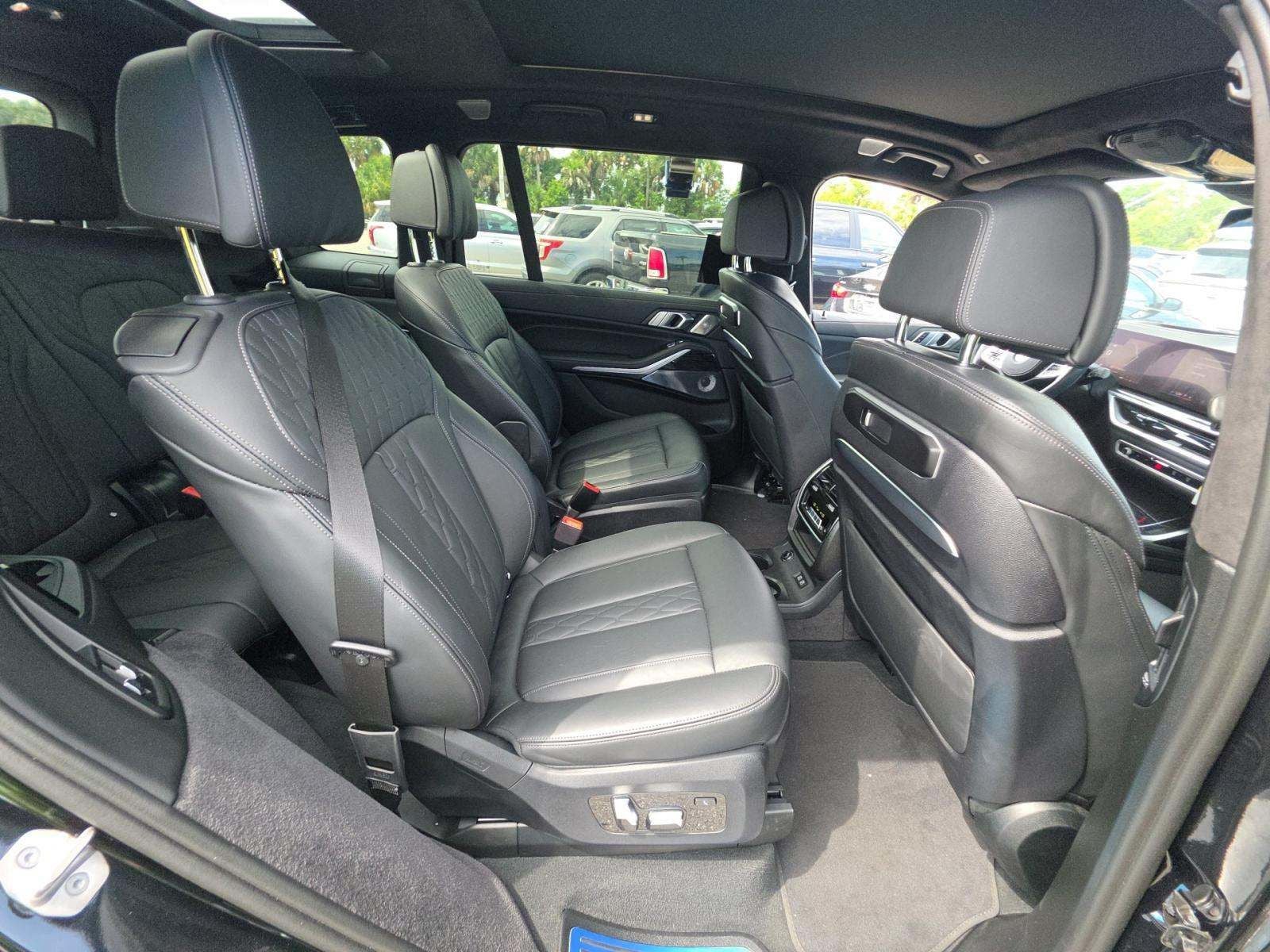 2025 BMW X7 Base