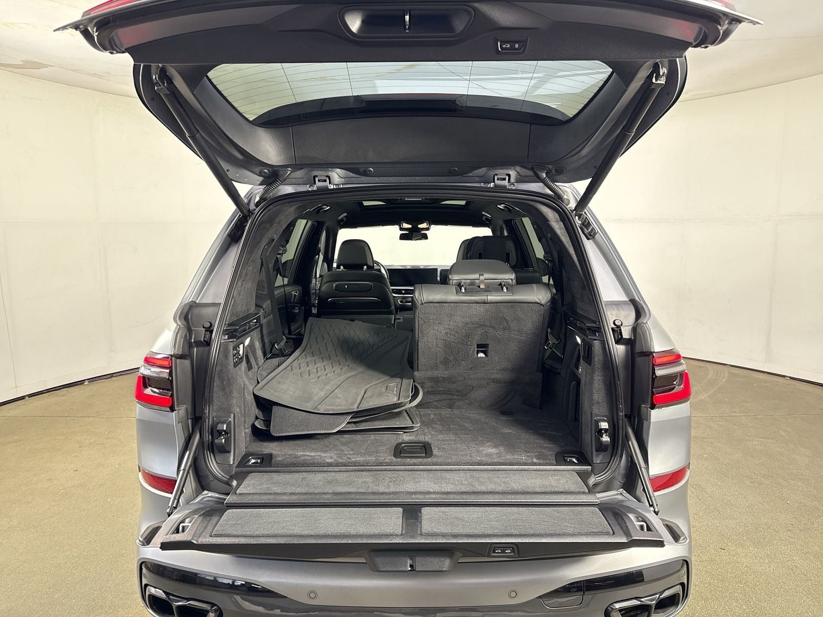 2024 BMW X7 M60i