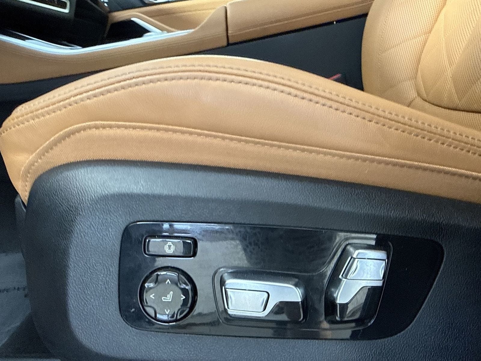 2025 BMW X5 M60i