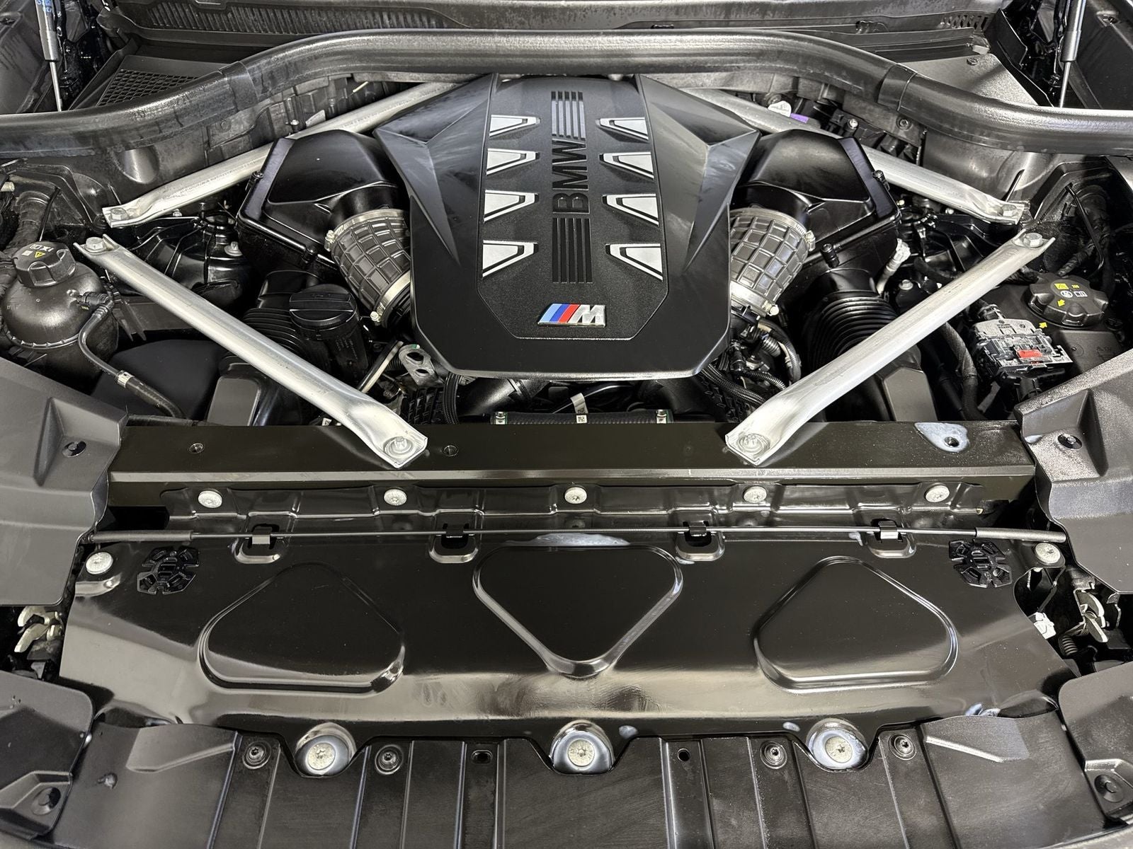 2025 BMW X5 M60i
