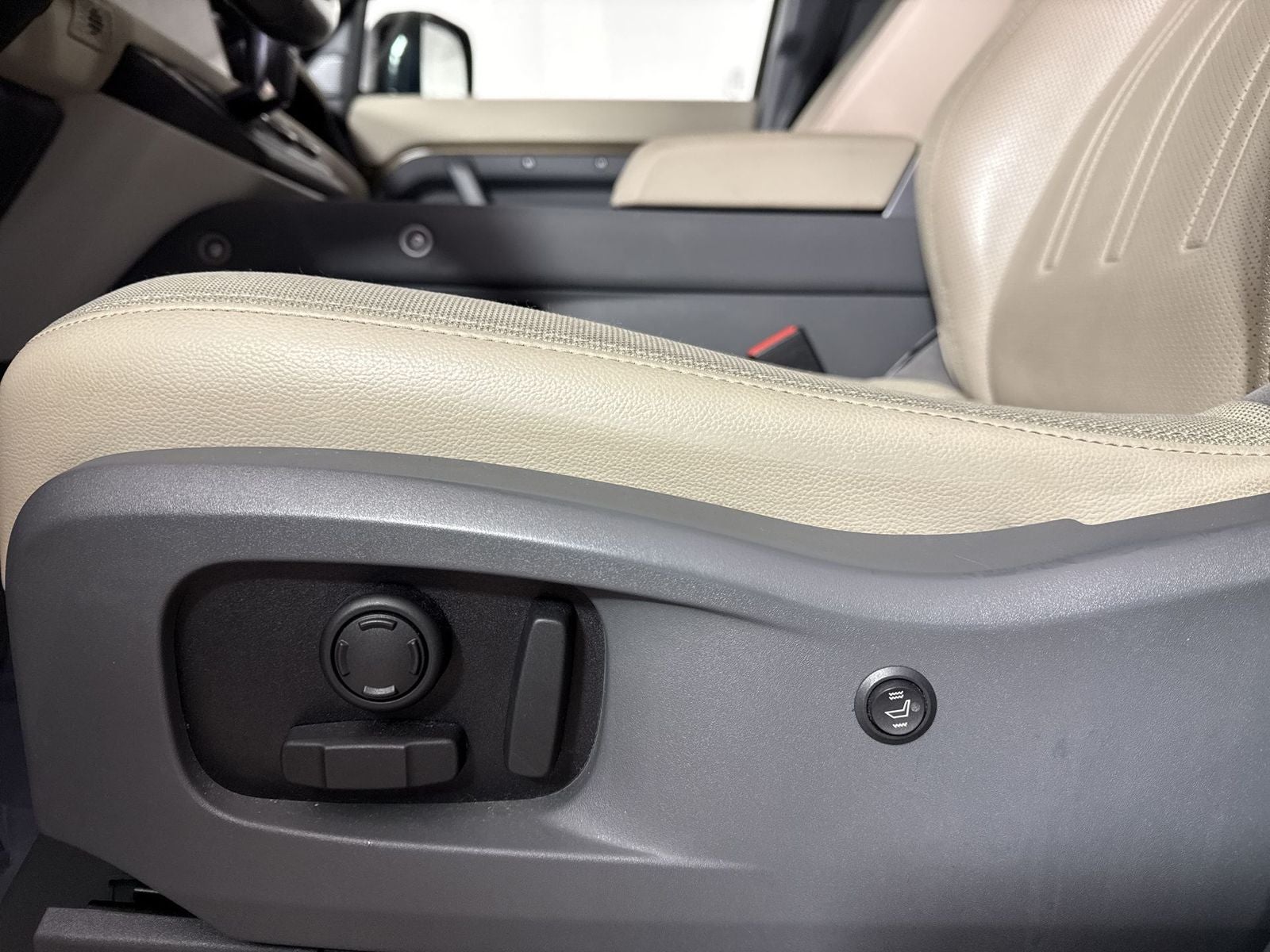 2021 Land Rover Defender 110 SE