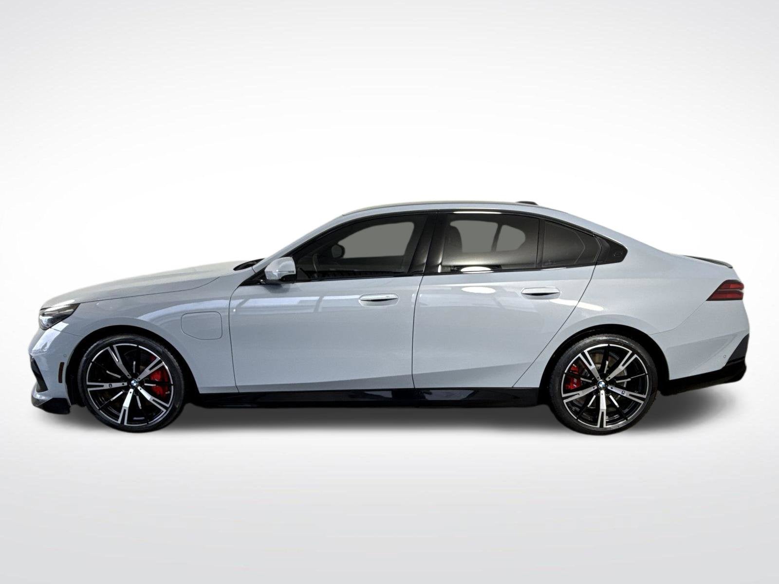 2026 BMW 5 Series 550e xDrive